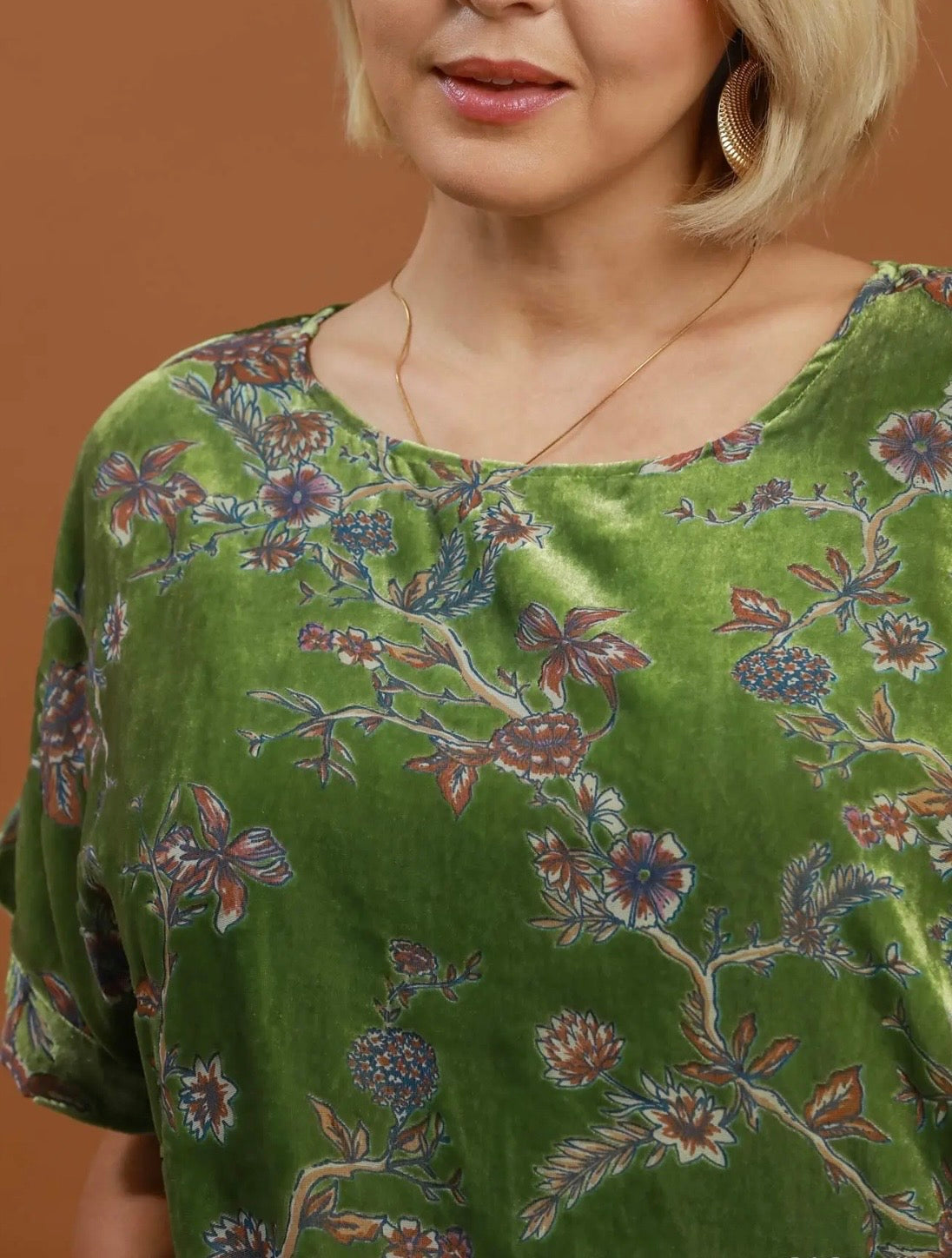 Mix Floral Velvet Top Curvy